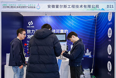 JIUYOU.COM·(中国区)团队与客户交流